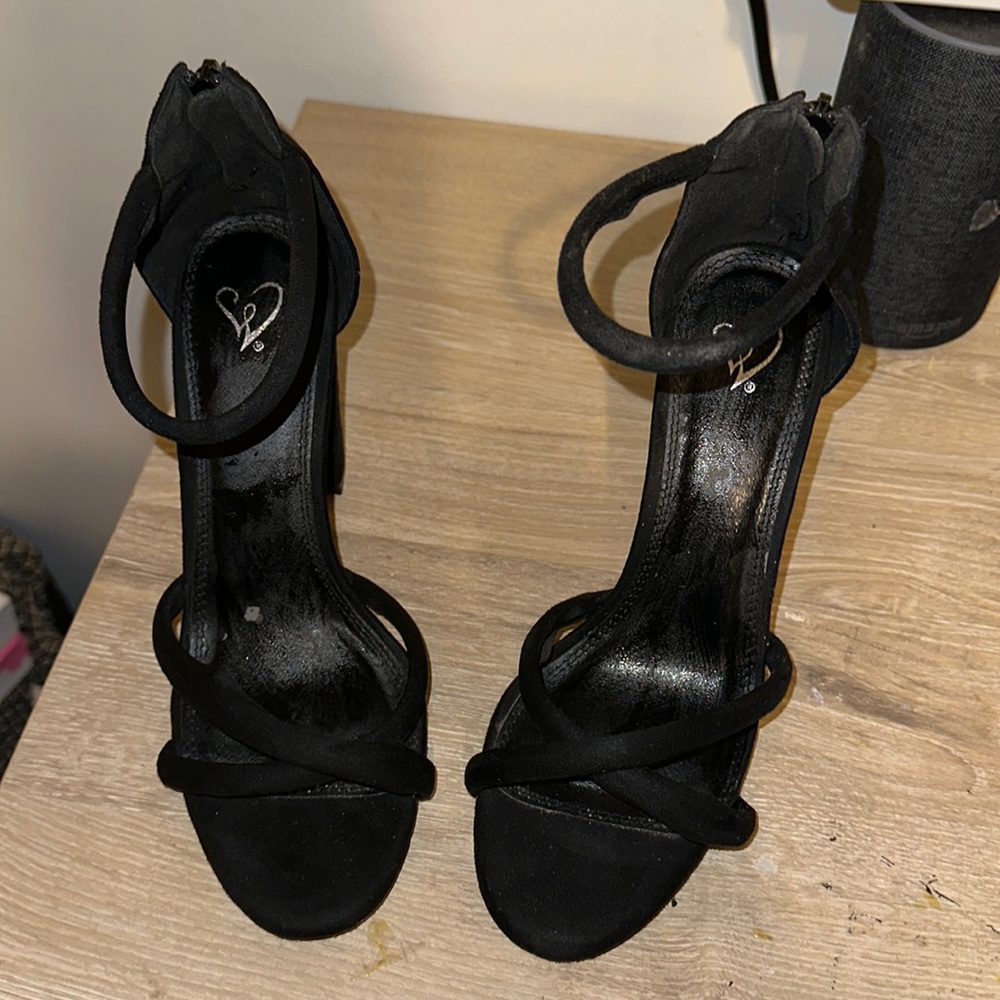 Black crisscross over toe heels